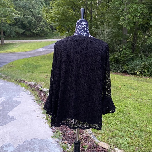 Dressbarn Women's Crochet Three Quarter Bell Sleeves V-Neck Top 3X - Picture 5 of 15